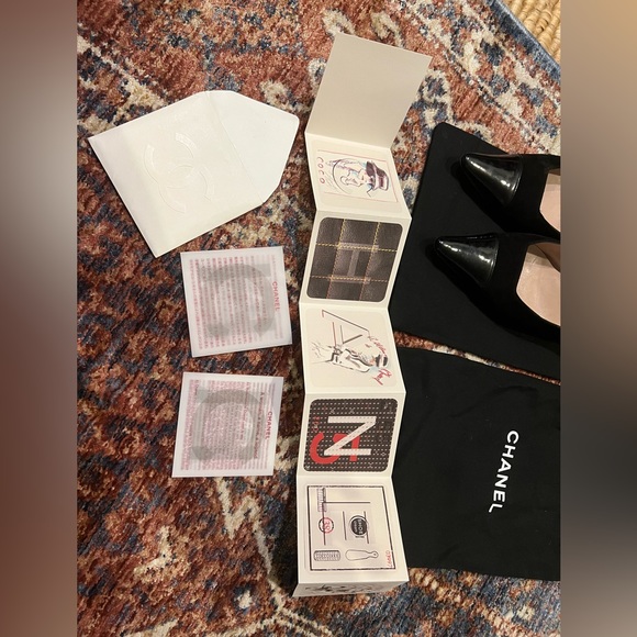 Vintage Chanel kitten heels - Picture 7 of 12